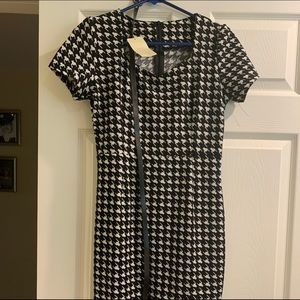 Fitted dress with ruffle bottom